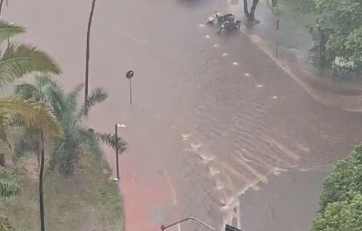 Chuva forte causa transtornos em Goiânia